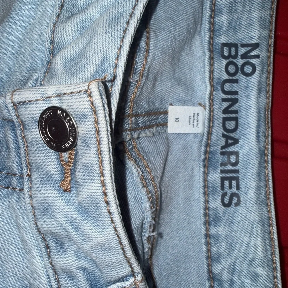 💙 No Boundaries Light Wash Denim Shorts